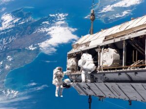 La Estación Espacial Internacional: Un laboratorio en órbita para la exploración espacial y la colaboración internacional
